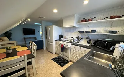 Unique 2 Bed 1 Bath Apartment Off Broadway #3 2 Bedroom Apts