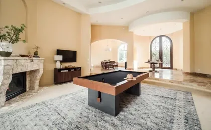 Sleeps 19, 7bdr Estate! Sports Court, Putting Green, Pool Farrier by Avantstay