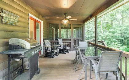 Creek Front Cabin w/ Hot Tub+fire Pit