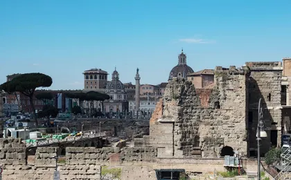 Stylish 2-Bedroom Stays near Colosseum
