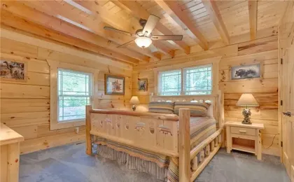 Lone Wolf Lodge - Three Bedroom Cabin