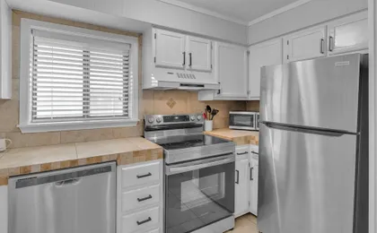 Aqua Vista Retreat 2 BDR in Spectacular Resort!
