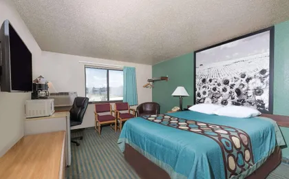 Super 8 by Wyndham Devils Lake