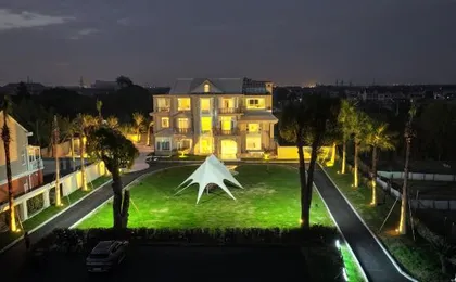 Shanghai Nora Zora Holiday Manor