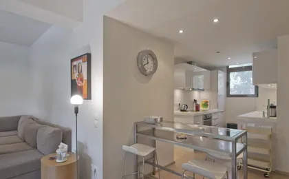 Sea Breeze Spacious Apt Near Vouliagmeni Beach