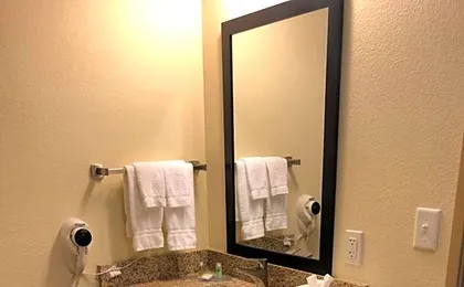 Cobblestone Hotel & Suites - Paxton