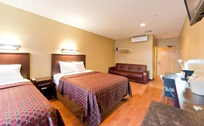 Super Lake Hotel