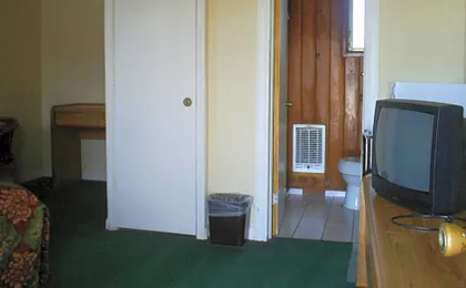 Crestview Inn