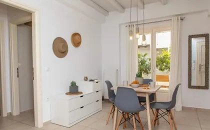 Sorokos Suite 8