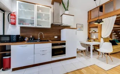 La Guardia Apartment with Private Parking