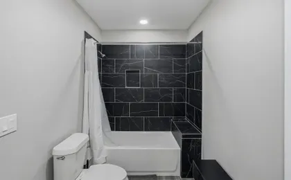 Spacious 3BR Retreat Near Downtown River Walk