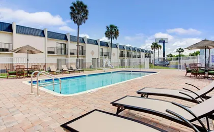 Days Inn & Suites by Wyndham Tampa Near Ybor City
