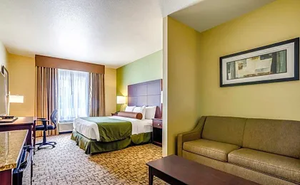 Cobblestone Hotel & Suites - McCook