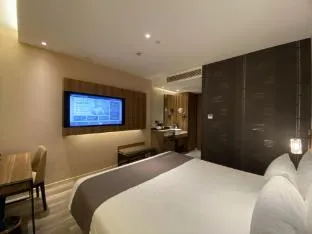 Home Inn Plus Shanghai Changshou Road Yaxin Plaza Metro Station