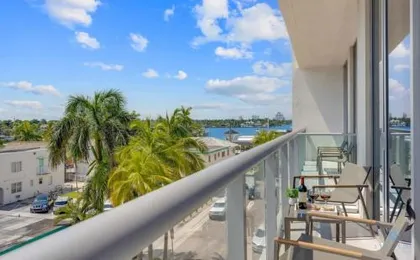 Amazing Pool - Balcony - Hollywood Beach Broad - walk