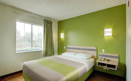 Super 8 by Wyndham Aurora East