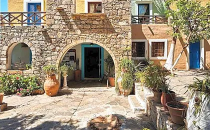 Arolithos Traditional Village Hotel