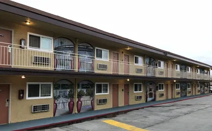 Los Angeles Inn & Suites LAX
