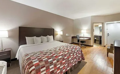 Red Roof Inn & Suites Columbus - West Broad
