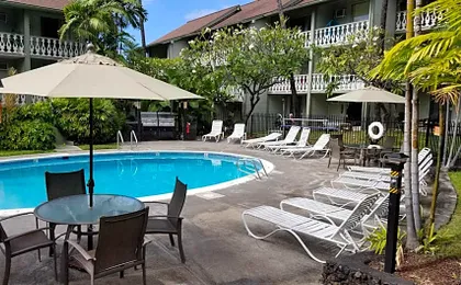 Kona Islander Inn - Prime Downtown Location with Hot Tub, Pool & Beach