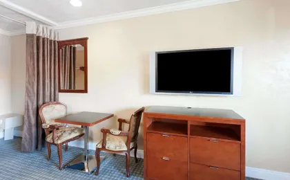 Om Park Inn And Suites El Cajon Near San Diego