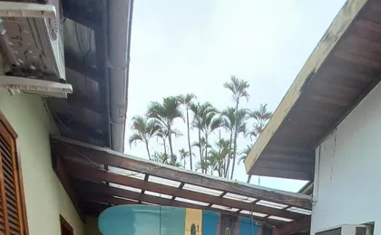 Linda Casa Com Piscina 100 Metros Da Praia