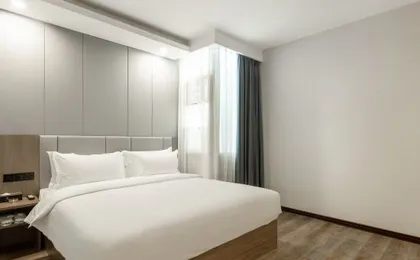 Super 8 Hotel (Hangzhou Binkang Road Subway Station)
