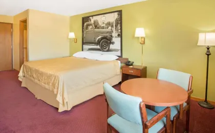 Super 8 by Wyndham Normal Bloomington