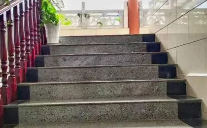 Lincang Yihai Hotel