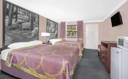 Super 8 by Wyndham Austell/Six Flags