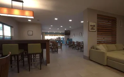Country Inn & Suites by Radisson, Moline Airport, Il