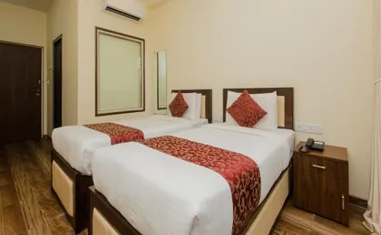 Oyo 9849 Hotel Divine Residency