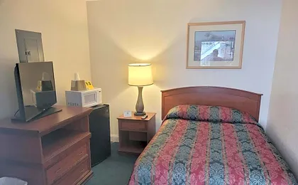 Queens Lodge Motel