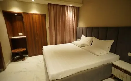 The Universe - Hotels & Banquets