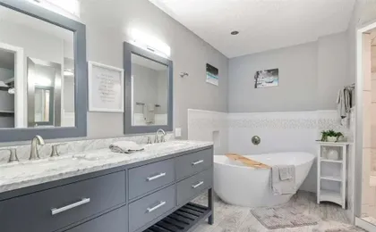 Penthouse Level Condo w/ Lake & Pool Views, Tennis & Pickleball