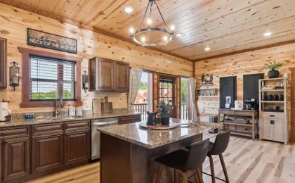 Splash Mountain Lodge 8 Bedroom Cabin