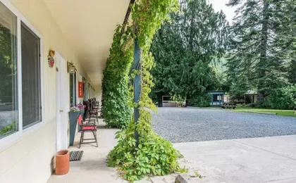 Emerald Valley Inn