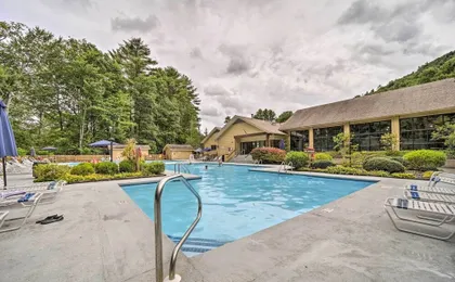 5 Mi to 9-hole Golf! Creekside Sapphire Escape