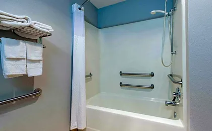Microtel Inn & Suites by Wyndham Pittsburgh Airport