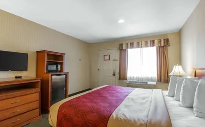 Econo Lodge Inn & Suites