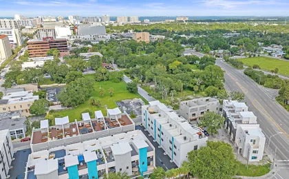 Cityscape Retreat 2 Bedroom Townhouse by RedAwning