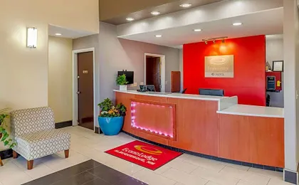 Econo Lodge West - Coors Blvd