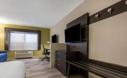 Holiday Inn Express and Suites Chicago West - St Charles, an IHG Hotel