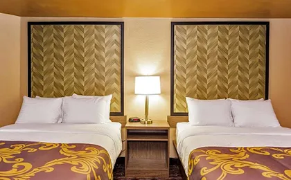 Aarya Hotel By Niagara Fashion Outlets