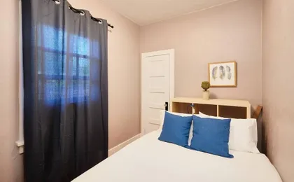 2br Olympic Center Downtown