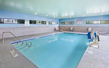 Holiday Inn Express & Suites Locust Grove