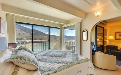 Mtn & Reservoir Views: Cozy Dillon Condo!