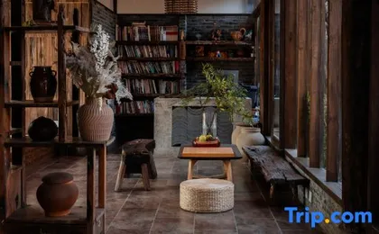 Lazy Tribe Inn