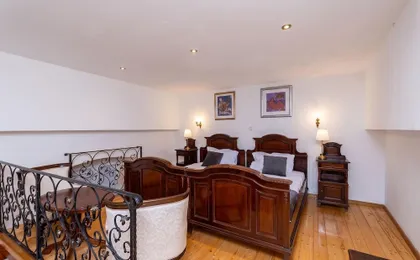 Amoret Apartments