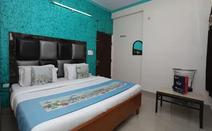 OYO 10347 Hotel Deepak